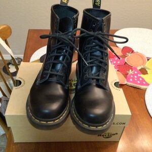 Dr Martens 1460 Smooth Leather Lace Up Boots